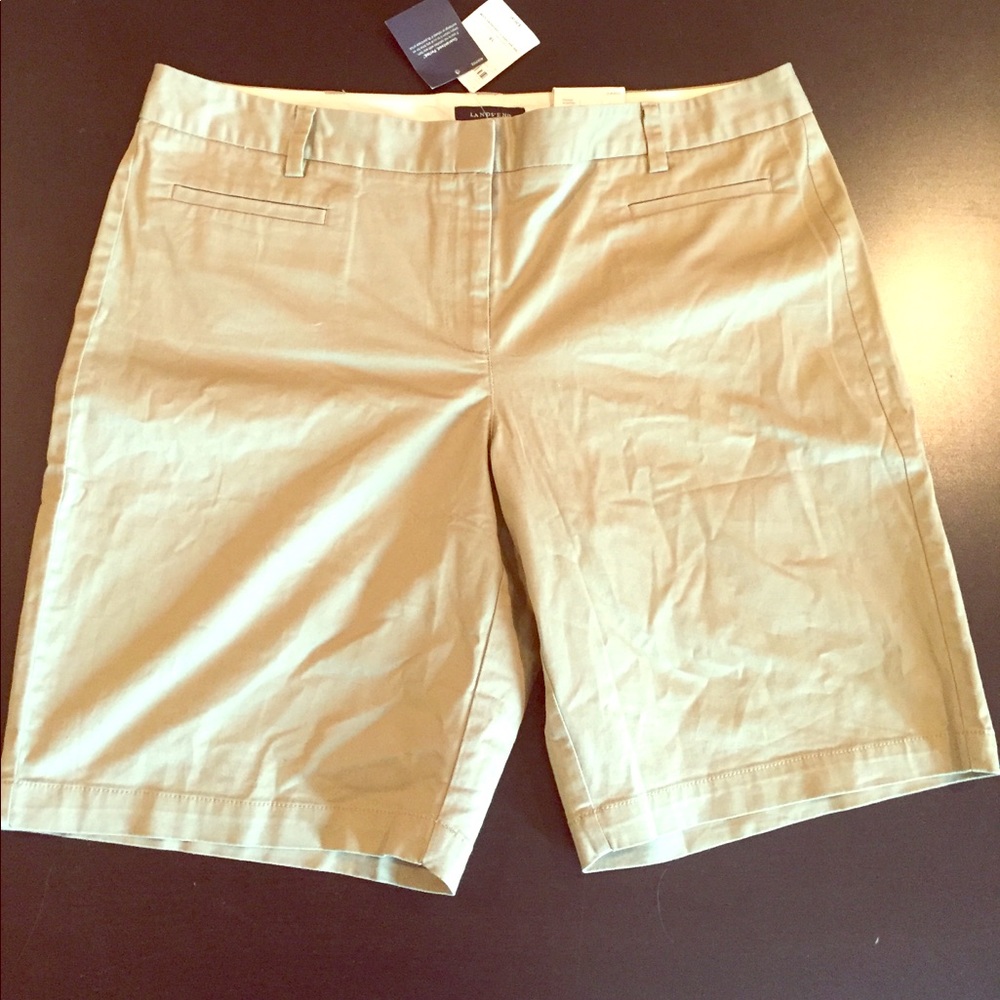 NWT Land’s End Mid-Rise Beige Khaki Shorts SZ 16